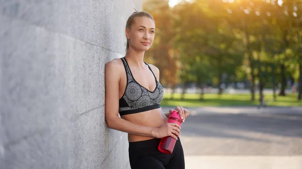 Tired Woman Drink Water Red Bottle Morning Workout Young Athletic — Stock Photo, Image