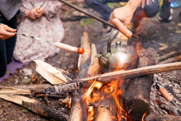 Teapot Sauasge Grilled Campfire Nature Picnic Bonfire Preparing Food Forest — Stock Photo, Image