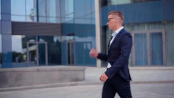 Üzleti, Üzletember Ünnepelje siker Izgatott kaukázusi férfi Üzleti személy Nyerj Online Kaszinó — Stock videók