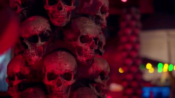 Skull Halloween Background Night Red Light Banyak Orang Tengkorak Berdiri di atas satu sama lain. Konsep yang menakutkan. Peringatan gaib mimpi buruk abstrak — Stok Video