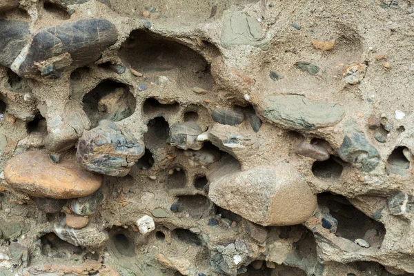 Naturfarbenes Muster auf einem einzigen Stein mit Moos und Pilz — Stockfoto