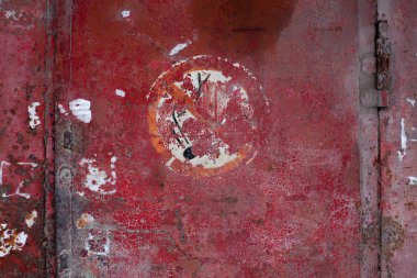 kirli metal plaka üzerinde hiçbir yasaktır uyarı