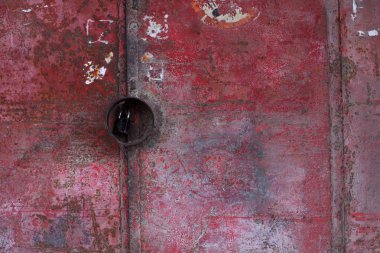 paslı metal kapı kilit