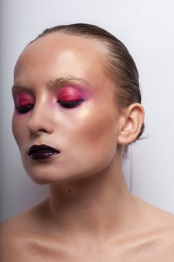 Bir yüz bir kızın yaratıcı sima ile kapatın. Yüz sanat.