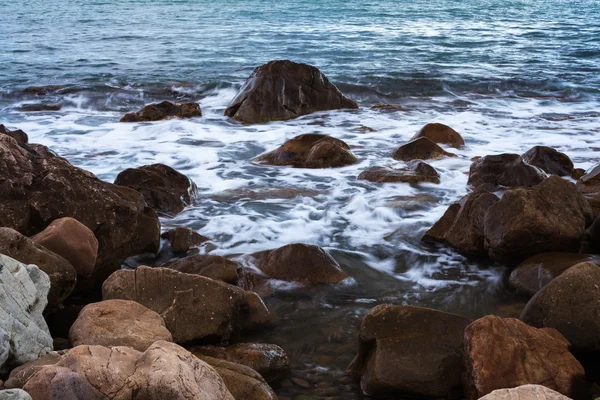 Piedra en el mar o en el océano —  Fotos de Stock