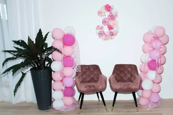 粉红气球装饰 儿童3岁生日宴会的摄影场所 — 图库照片