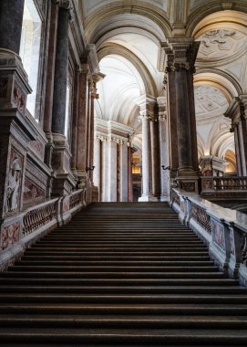 Caserta, İtalya - 05.01.2025 Caserta Kraliyet Sarayı, Büyük Onur Merdiveni. UNESCO Dünya Mirası.