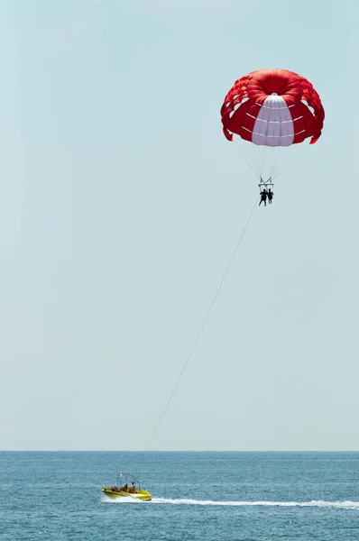 stock image Couple flying on a paraglider 