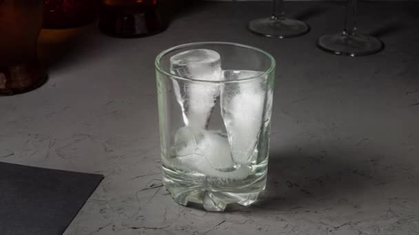 Timelapse Con Hielo Derritiéndose Vaso Video Alta Calidad — Vídeos de Stock