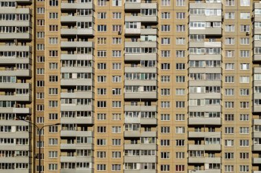 Çok katlı bir apartmanın arka planı