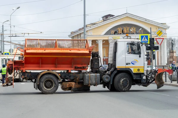 A heavy truck of city services blocked the street during mass events to prevent a terrorist attack — Stock Photo, Image