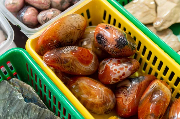 Tumlare Efterbehandling Vacker Agat Gul Plastbehållare Högkvalitativt Foto — Stockfoto