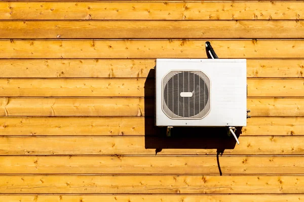 Air Conditioning Wall Log House High Quality Photo — Stock Photo, Image