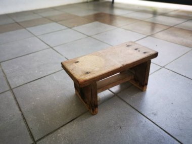 Ev yapımı ahşap bank.