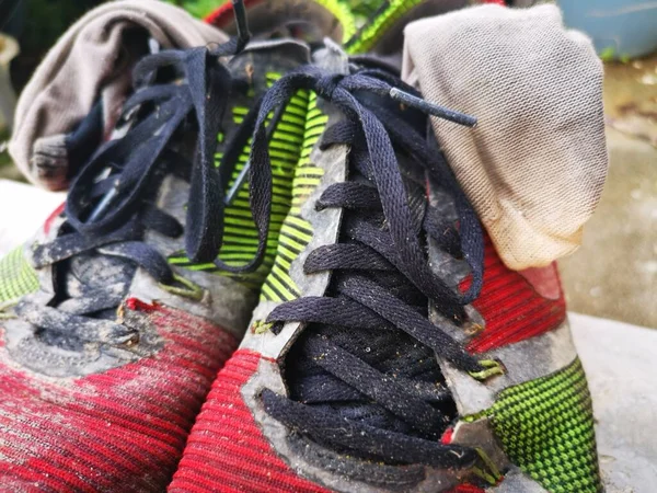 Menampilkan Sepatu Kets Dan Stocking Yang Sudah Usang — Stok Foto