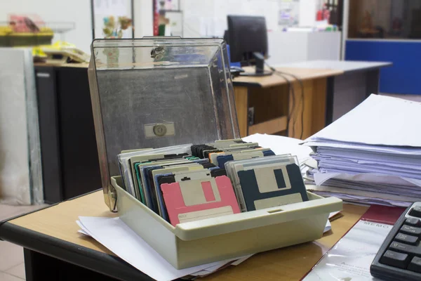 eski vintage optik ya da disket koleksiyonu.