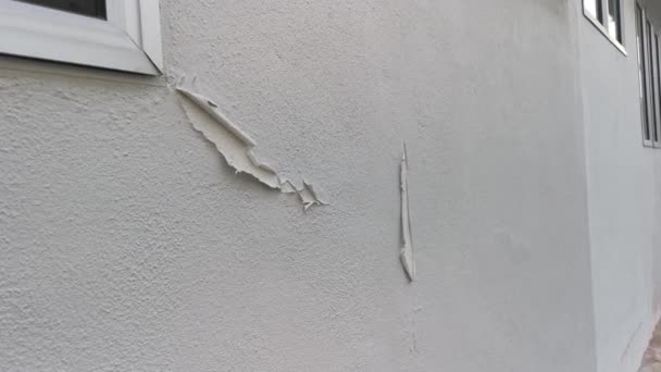 Die Weiße Abgeblätterte Farbe Der Wand — Stockvideo