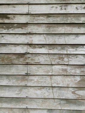 Çürüyen tahtalar terk edilmiş bir evin ahşap duvarları..