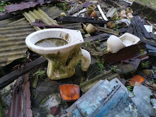 Broken Thrown Away Toilet Seat Dumpster — Stock Photo, Image