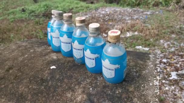 Perak Malezja Listopada 2020 Wiele Pustych Zużytych Butelek Napojach Znalezionych — Wideo stockowe