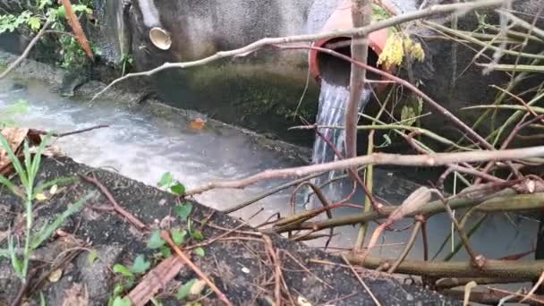 Sistema Drenaje Largo Carretera Ciudad — Vídeos de Stock