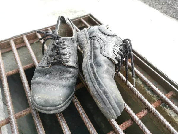 Desgastado Homem Preto Sapato Couro — Fotografia de Stock