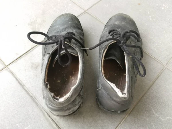 Sepatu Kulit Hitam Pria Usang — Stok Foto