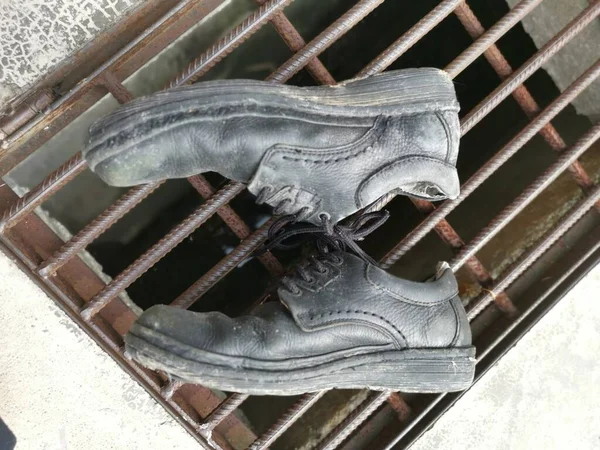 Zapatos Cuero Negro Hombre Desgastado — Foto de Stock