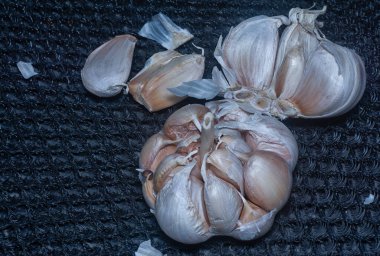 Allison sativum karanfil bitkisinin yakın çekimi..