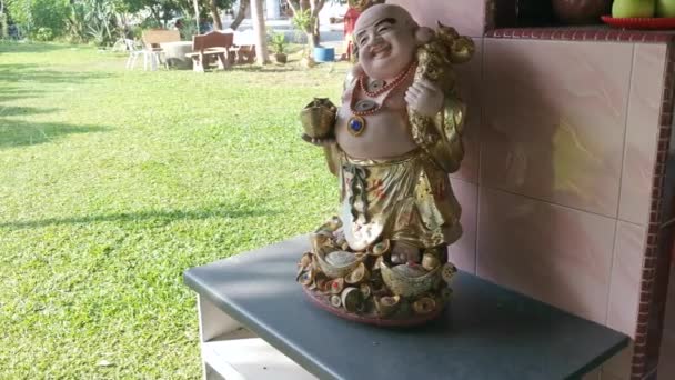 Perak Malezja Lutego 2021 Stojąca Stara Porcelanowa Posąg Buddy Budai — Wideo stockowe