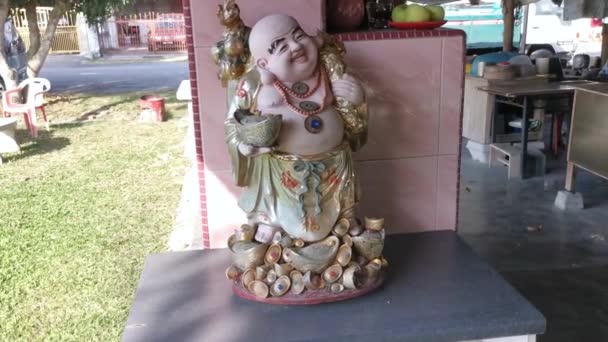 Perak Malasia Febrero 2021 Una Antigua Estatua Buda Porcelana Pie — Vídeos de Stock