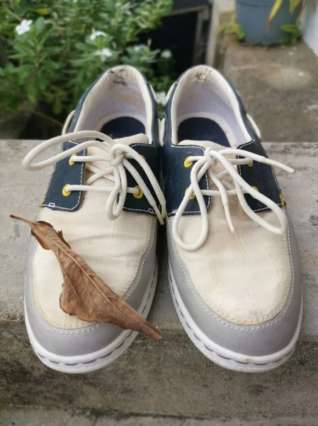 Man Casual Old Footwear Display — Stock Photo, Image