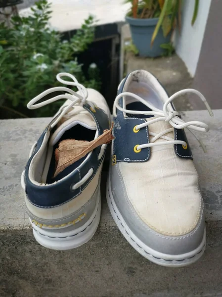 Man Casual Old Footwear Display — Stock Photo, Image