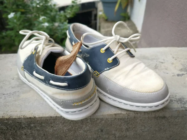 Man Casual Old Footwear Display — Stock Photo, Image