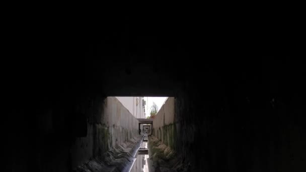 Straßenumgebung Der Kanalisation Straßenrand — Stockvideo