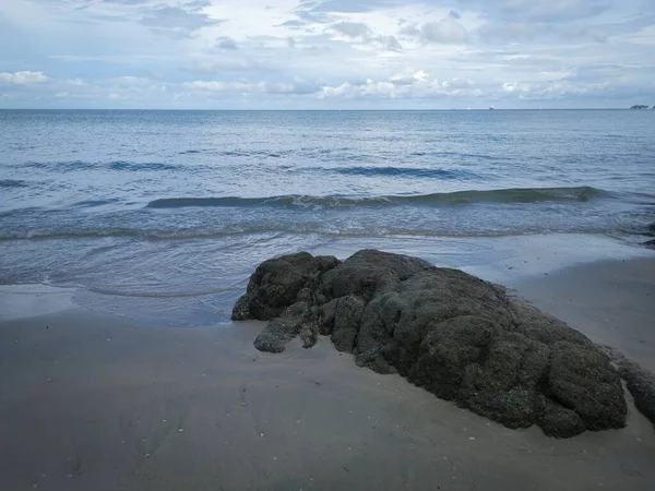 Cenário Bela Praia Rochosa — Fotografia de Stock