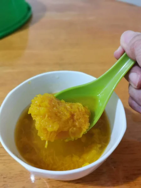 Eine Einfache Schüssel Mit Kürbissuppe Zum Kochen Bringen — Stockfoto