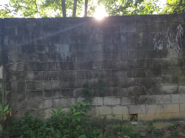 Hoge Betonnen Muur Barrière Van Inbraak Eigendom — Stockfoto