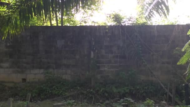 Hoge Betonnen Muur Barrière Van Inbraak Eigendom — Stockvideo