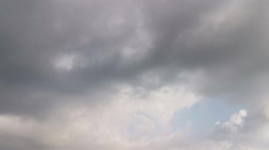 Hareket eden kara bulutun hızlandırılmış sahnesi