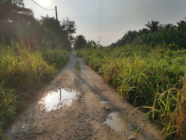Elektrik iletim kulesinin etrafındaki gökyüzü 