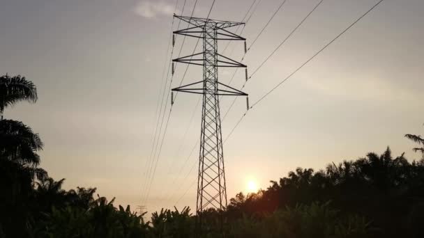 Elektrik Iletim Kulesinin Etrafındaki Gökyüzü — Stok video