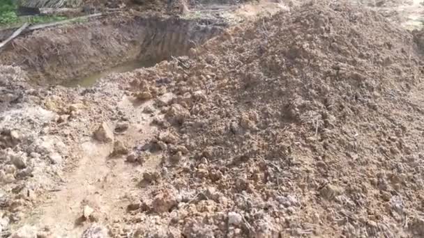 Zanja Excavada Por Tractor Lleno Agua Lluvia Tierra — Vídeos de Stock