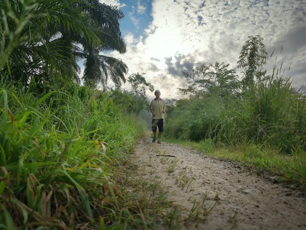 Man Joggen Het Platteland Weg Alleen — Stockfoto