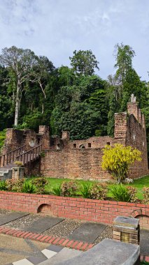 Perak, Malezya. 29 Aralık 2025: Antik Hollanda Kalesi kalıntıları antik bir anıt ve tarihi mekan Pangkor Adası 'nda duruyor.