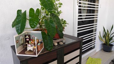 Perak, Malezya. 15 Ocak 2026: Mutfak odasının Super Creator bölümünün minyatür 3D bebek evi kapalı alanda dekore ediliyor ve Tmn Mas 'ın evinde sergileniyor, Kgkoh.