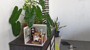 Perak, Malezya. 15 Ocak 2026: Mutfak odasının Super Creator bölümünün minyatür 3D bebek evi kapalı alanda dekore ediliyor ve Tmn Mas 'ın evinde sergileniyor, Kgkoh.