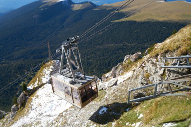 Seceda sadaka teleferik istasyonu dolomites val gardena italy