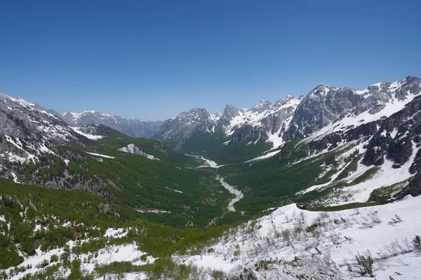 本地环境公园 阿尔卑斯山 春天徒步旅行目的地 — 图库照片