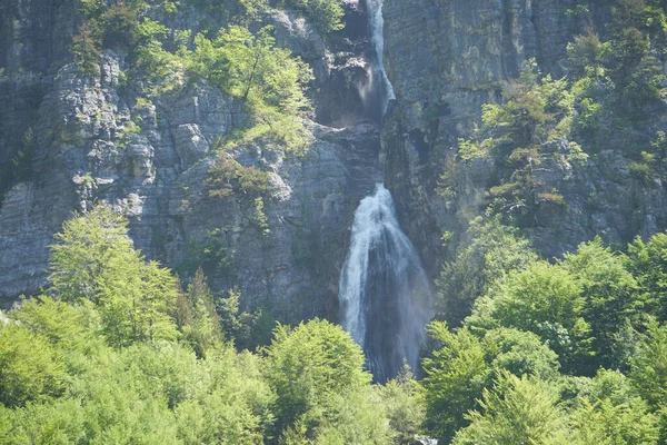Wasserfall Den Bergen Theth Den Albanischen Alpen — Stockfoto